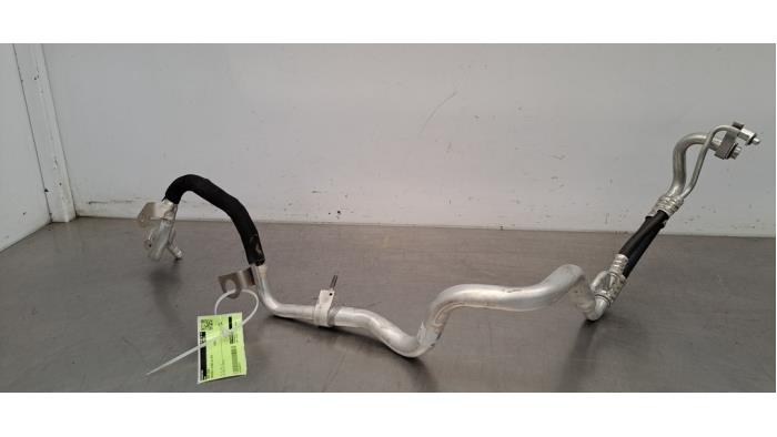 Tubo de aire acondicionado de un Mercedes-Benz A Limousine (177.1) 2.0 A-200d 2020