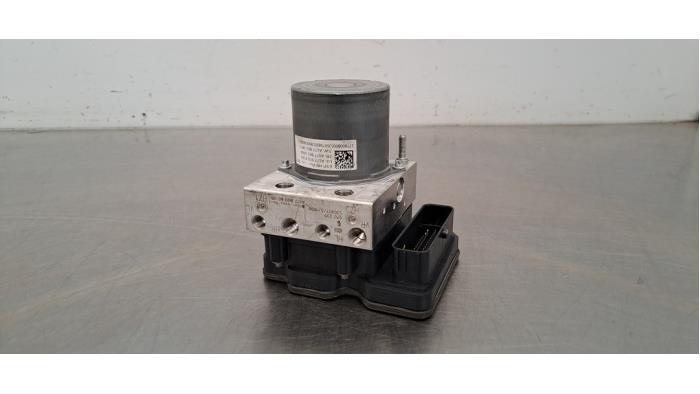 Begagnade ABS-pump Mercedes A Limousine (177.1) 2.0 A-200d Pris € 163,35 Inklusive moms erbjuds av Autohandel Didier