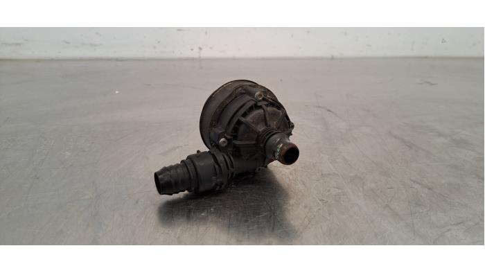 Begagnade Extra vattenpump Mercedes A Limousine (177.1) 2.0 A-200d Pris € 48,40 Inklusive moms erbjuds av Autohandel Didier