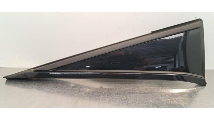 Usados Ventanilla triangular derecha detrás Peugeot 408 1.6 16V HYbrid 180 Precio € 60,50 IVA incluido ofrecido por Autohandel Didier