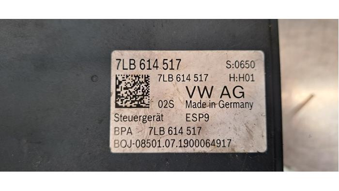 Bloc ABS d'un Volkswagen Transporter T6 2.0 TDI 150 2020