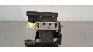 Bloc ABS d'un Volkswagen Transporter T6 2.0 TDI 150 2020