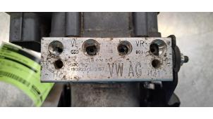 Bloc ABS d'un Volkswagen Transporter T6 2.0 TDI 150 2020
