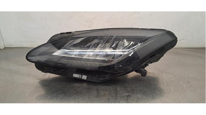 Używane Reflektor lewy Jaguar E-Pace 2.0 D 180 16V AWD Cena € 1.028,50 Z VAT oferowane przez Autohandel Didier