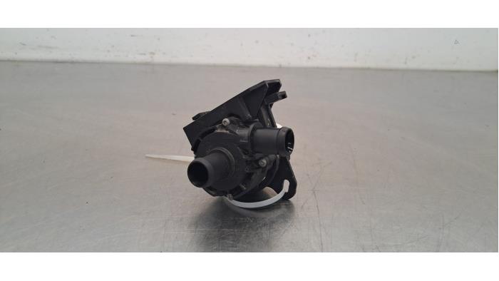 Begagnade Extra vattenpump Jaguar E-Pace 2.0 D 180 16V AWD Pris € 60,50 Inklusive moms erbjuds av Autohandel Didier
