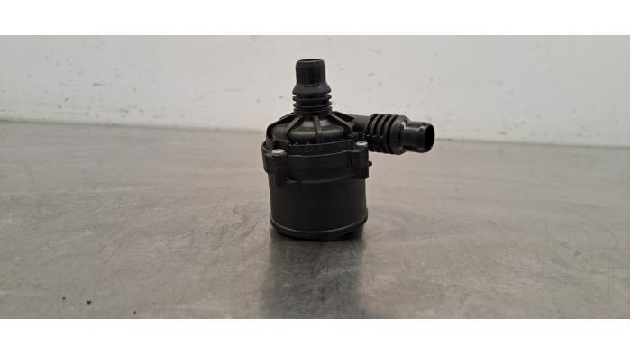 Begagnade Extra vattenpump Mercedes GLE (V167) 350de 2.0 Turbo 16V 4-Matic Pris € 60,50 Inklusive moms erbjuds av Autohandel Didier