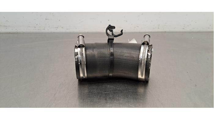 Gebrauchte Intercooler Schlauch Jaguar E-Pace 2.0 D 180 16V AWD Preis € 12,10 Mit Mehrwertsteuer angeboten von Autohandel Didier