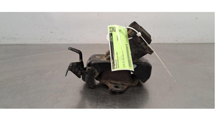 Used Engine mount Toyota Hilux V/VI 2.8 D4D-F 16V 4x4 Price € 18,15 Inclusive VAT offered by Autohandel Didier
