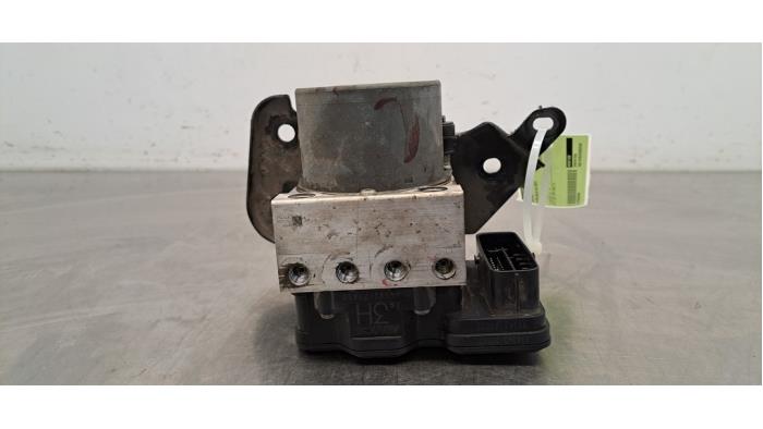Usagé Pompe ABS Toyota Hilux V/VI 2.8 D4D-F 16V 4x4 Prix € 459,80 Prix TTC proposé par Autohandel Didier