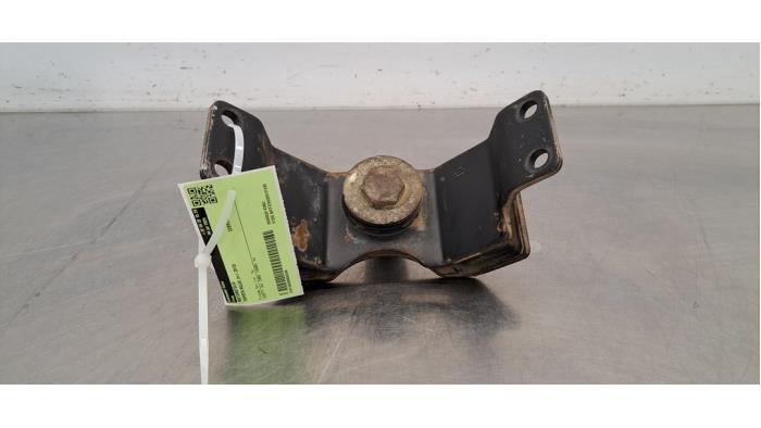 Used Engine mount Toyota Hilux IV 3.0 D4-D 16V 4x4 Price € 18,15 Inclusive VAT offered by Autohandel Didier