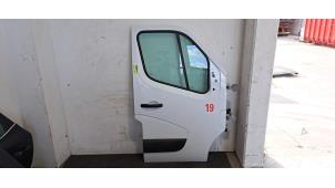 Begagnade Framdörr, 4-dörrars, höger Renault Master III (FV) Pris € 726,00 Inklusive moms erbjuds av Autohandel Didier