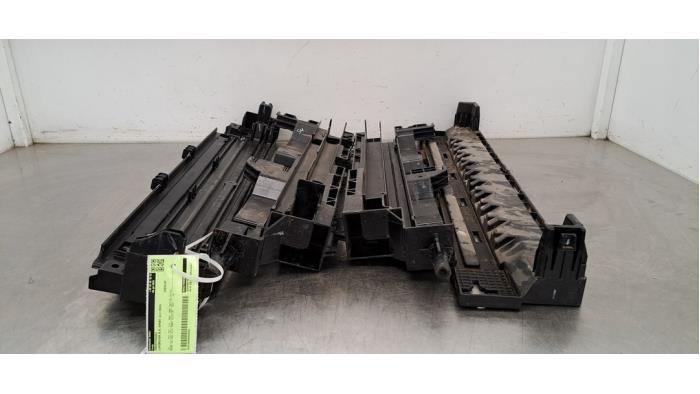 Używane Panel przedni Landrover Range Rover Sport (L1) 3.0 D300 Cena € 133,10 Z VAT oferowane przez Autohandel Didier