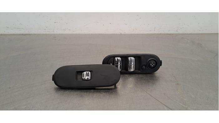Usados Interruptor combinado de ventanillas Mini Mini (F55) 1.5 12V Cooper Precio € 54,45 IVA incluido ofrecido por Autohandel Didier