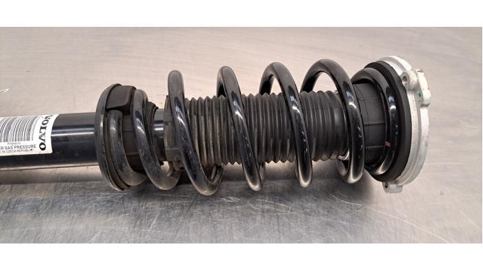 Front shock absorber, right Volvo V60 II 2.0 B3 16V Mild Hybrid ...