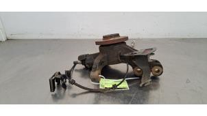 Begagnade Spindel, vänster fram Opel Vivaro 2.0 Diesel 145 Pris € 96,80 Inklusive moms erbjuds av Autohandel Didier