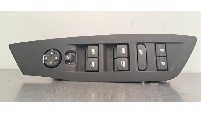 Usados Interruptor combinado de ventanillas Peugeot 408 1.6 16V HYbrid 180 Precio € 60,50 IVA incluido ofrecido por Autohandel Didier
