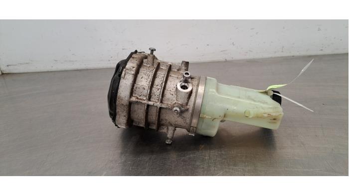 Begagnade Servostyrningspump Renault Master III (EV/HV/UV/VA/VB/VD/VF/VG/VJ) 2.3 dCi 145 16V FWD Pris € 592,90 Inklusive moms erbjuds av Autohandel Didier