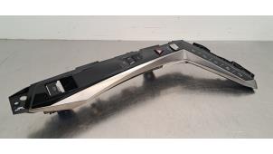 Usados Interruptor (varios) Peugeot 3008 III 1.6 16V Plug-in Hybrid 195 Precio € 296,45 IVA incluido ofrecido por Autohandel Didier