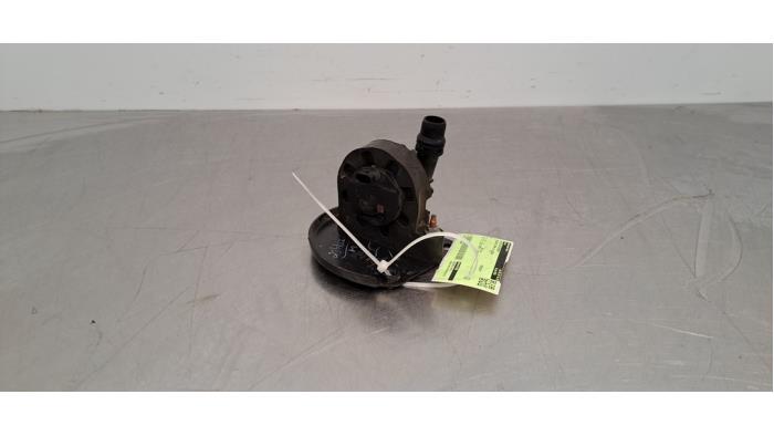 Begagnade Extra vattenpump Peugeot 3008 III 1.6 16V Plug-in Hybrid 195 Pris € 60,50 Inklusive moms erbjuds av Autohandel Didier