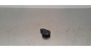 Usados Sensor de lluvia Peugeot 3008 II (M4/MC/MJ/MR) 1.5 BlueHDi 130 Precio € 42,35 IVA incluido ofrecido por Autohandel Didier