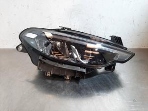 Usados Faro derecha Fiat Tipo (356W/357W) 1.5 Turbo Hybrid 16V Precio € 635,25 IVA incluido ofrecido por Autohandel Didier