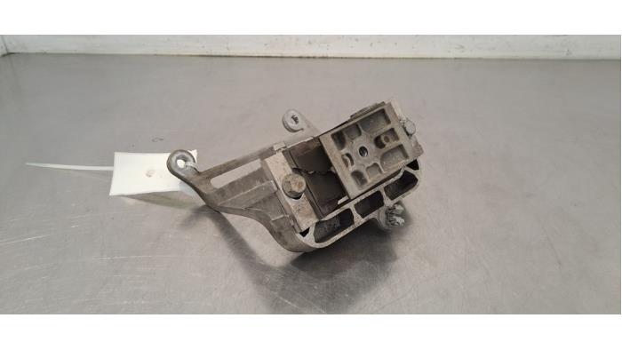 Begagnade Motorfäste Renault Master III (FV) 2.3 dCi 145 16V FWD Pris € 36,30 Inklusive moms erbjuds av Autohandel Didier