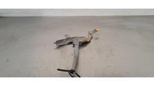 Gebrauchte Motorhaube Scharnier Peugeot 2008 (UD/UK/UR/US/UX) 1.5 BlueHDi 100 Preis € 36,30 Mit Mehrwertsteuer angeboten von Autohandel Didier