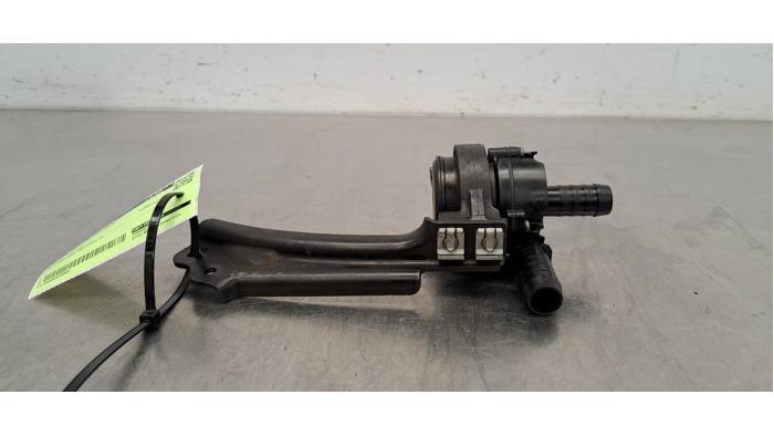 Begagnade Extra vattenpump Ford Transit Custom 2.0 TDCi 16V Eco Blue 130 Pris € 60,50 Inklusive moms erbjuds av Autohandel Didier