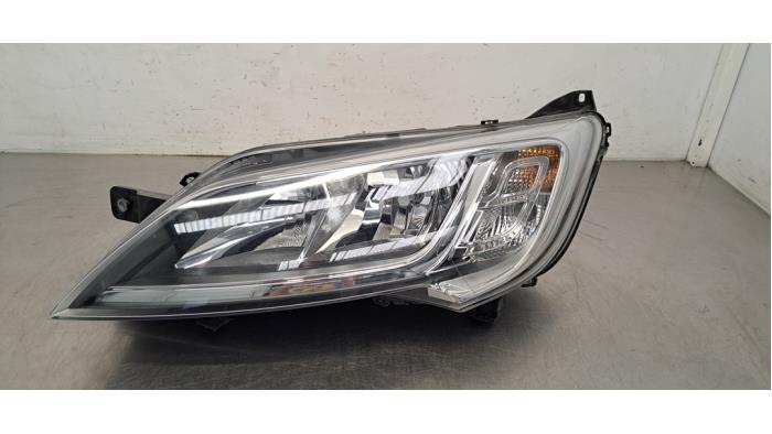 Używane Reflektor lewy Opel Movano 2.2 D 165 Cena € 199,65 Z VAT oferowane przez Autohandel Didier