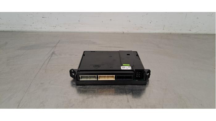 Używane Modul climatronic Landrover Range Rover Velar (LY) 3.0 D300 AWD Cena € 133,10 Z VAT oferowane przez Autohandel Didier