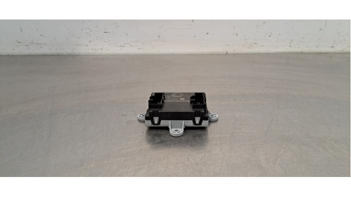 Używane Modul (rózne) Landrover Range Rover Velar (LY) 3.0 D300 AWD Cena € 42,35 Z VAT oferowane przez Autohandel Didier