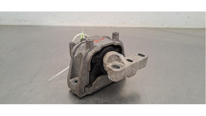 Used Engine mount Volkswagen Caddy IV 2.0 TDI 75 Price € 42,35 Inclusive VAT offered by Autohandel Didier