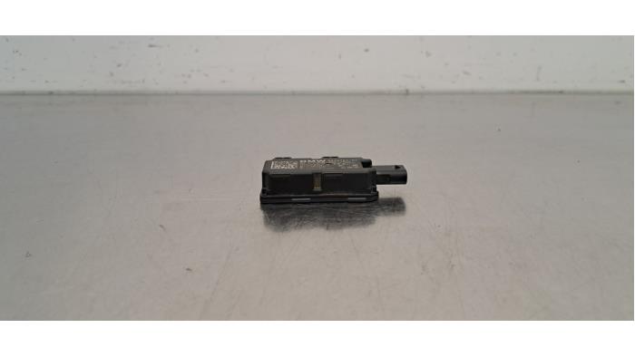 Używane Modul keyless vehicle BMW X7 xDrive40i Mild Hybrid 3.0 24V Cena € 36,30 Z VAT oferowane przez Autohandel Didier