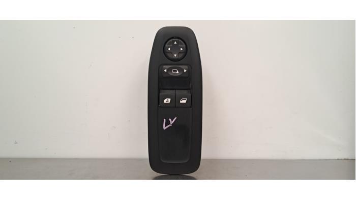 Usados Interruptor combinado de ventanillas Peugeot 2008 (CU) 1.2 Vti 12V PureTech Precio € 30,25 IVA incluido ofrecido por Autohandel Didier