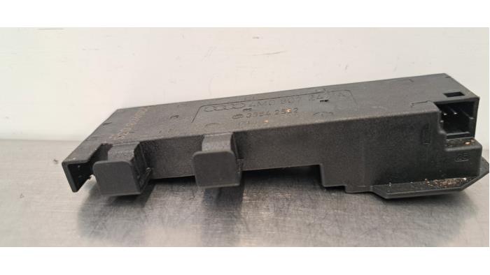 Używane Keyless Entry-Antena Audi A4 Avant (B9) 2.0 35 TFSI Mild Hybrid 16V Cena € 12,10 Z VAT oferowane przez Autohandel Didier