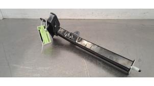Usados Soporte de la parte delantera Peugeot 3008 III e-3008 210 73 kWh Precio € 66,55 IVA incluido ofrecido por Autohandel Didier