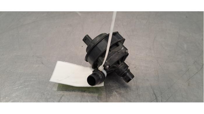 Begagnade Extra vattenpump Peugeot 3008 III e-3008 210 73 kWh Pris € 96,80 Inklusive moms erbjuds av Autohandel Didier