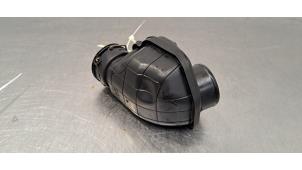 Intercooler Rohr van een Ford Puma 1.0 Ti-VCT EcoBoost mHEV 12V 2024