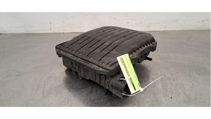 Begagnade Luftfilterhus Volkswagen Polo VI (AW1) 1.0 12V BlueMotion Technology Pris € 48,40 Inklusive moms erbjuds av Autohandel Didier