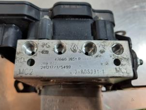 ABS-pump från en Renault Master III (EV/HV/UV/VA/VB/VD/VF/VG/VJ) 2.3 dCi 145 16V FWD 2022