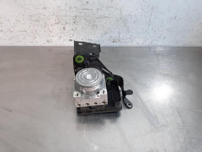 Used ABS pump Volkswagen Golf VIII (CD1) 2.0 TSI R 16V 4Motion Price € 229,90 Inclusive VAT offered by Autohandel Didier
