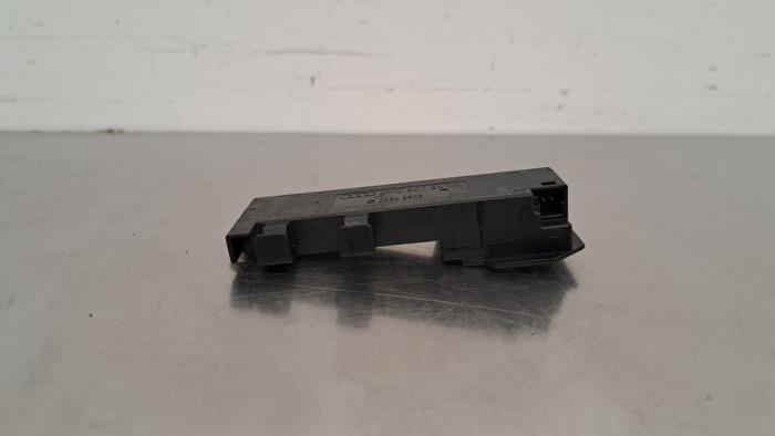 Używane Keyless Entry-Antena Audi e-tron (GEN) 50 quattro Cena € 12,10 Z VAT oferowane przez Autohandel Didier