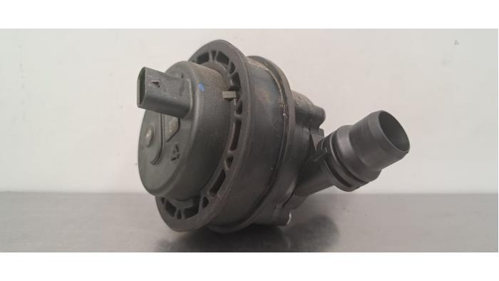 Begagnade Extra vattenpump Peugeot 3008 III e-3008 210 73 kWh Pris € 102,85 Inklusive moms erbjuds av Autohandel Didier