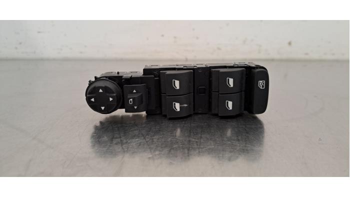 Usados Interruptor combinado de ventanillas Jeep Avenger 1.2 GSE T3 Precio € 48,40 IVA incluido ofrecido por Autohandel Didier
