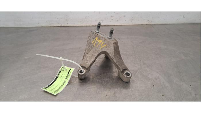 Used Engine mount Dacia Lodgy (JS/SD0J) 1.6 Sce 100 16V Price € 30,25 Inclusive VAT offered by Autohandel Didier