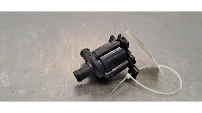 Begagnade Extra vattenpump Porsche 911 (992) 3.0 24V Carrera Pris € 60,50 Inklusive moms erbjuds av Autohandel Didier