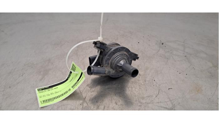 Begagnade Extra vattenpump Toyota C-HR (X1,X5) 1.8 16V Hybrid Pris € 42,35 Inklusive moms erbjuds av Autohandel Didier
