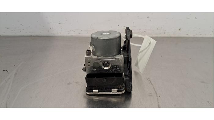 Begagnade ABS-pump Audi Q3 (F3B) 2.0 35 TDI 16V Pris € 96,80 Inklusive moms erbjuds av Autohandel Didier