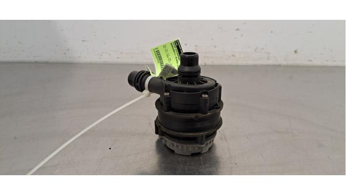 Begagnade Extra vattenpump Mercedes C Estate (S205) C-300de 2.0 Turbo 16V Pris € 60,50 Inklusive moms erbjuds av Autohandel Didier