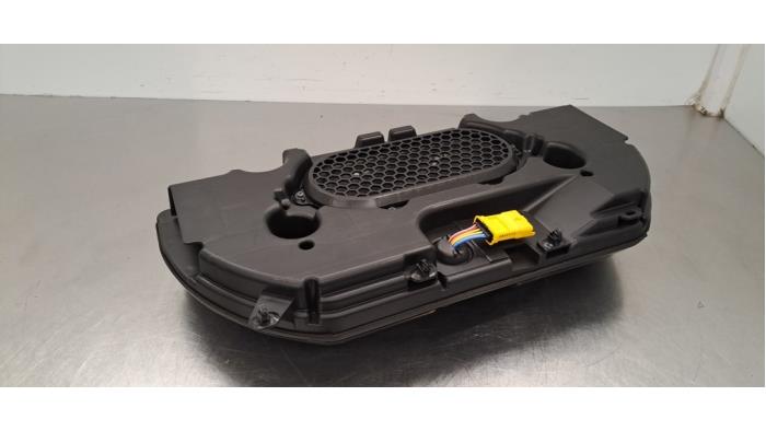 Używane Subwoofer Citroen C4 X (BD/BE/BF) 1.5 Blue HDi 130 16V Cena € 229,90 Z VAT oferowane przez Autohandel Didier